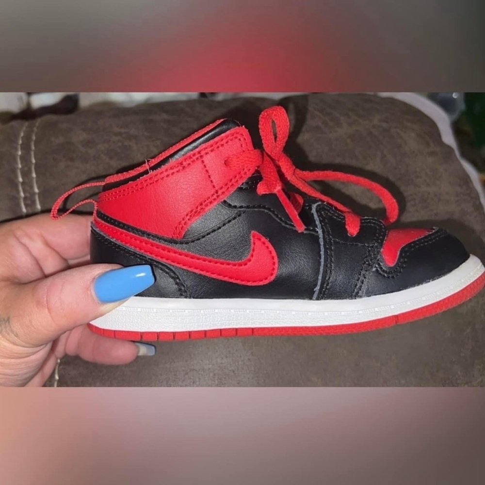 Jordan 1 mid